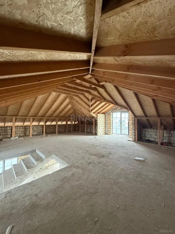 Satılır 8 otaqlı həyət evi 345 m²