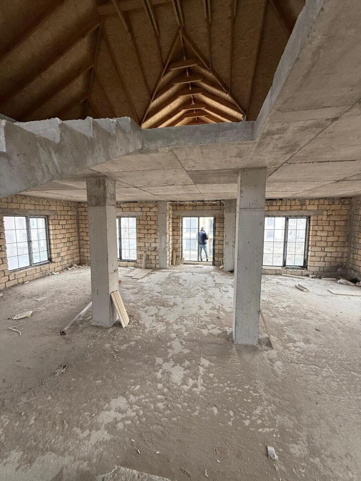 Satılır 8 otaqlı həyət evi 345 m²