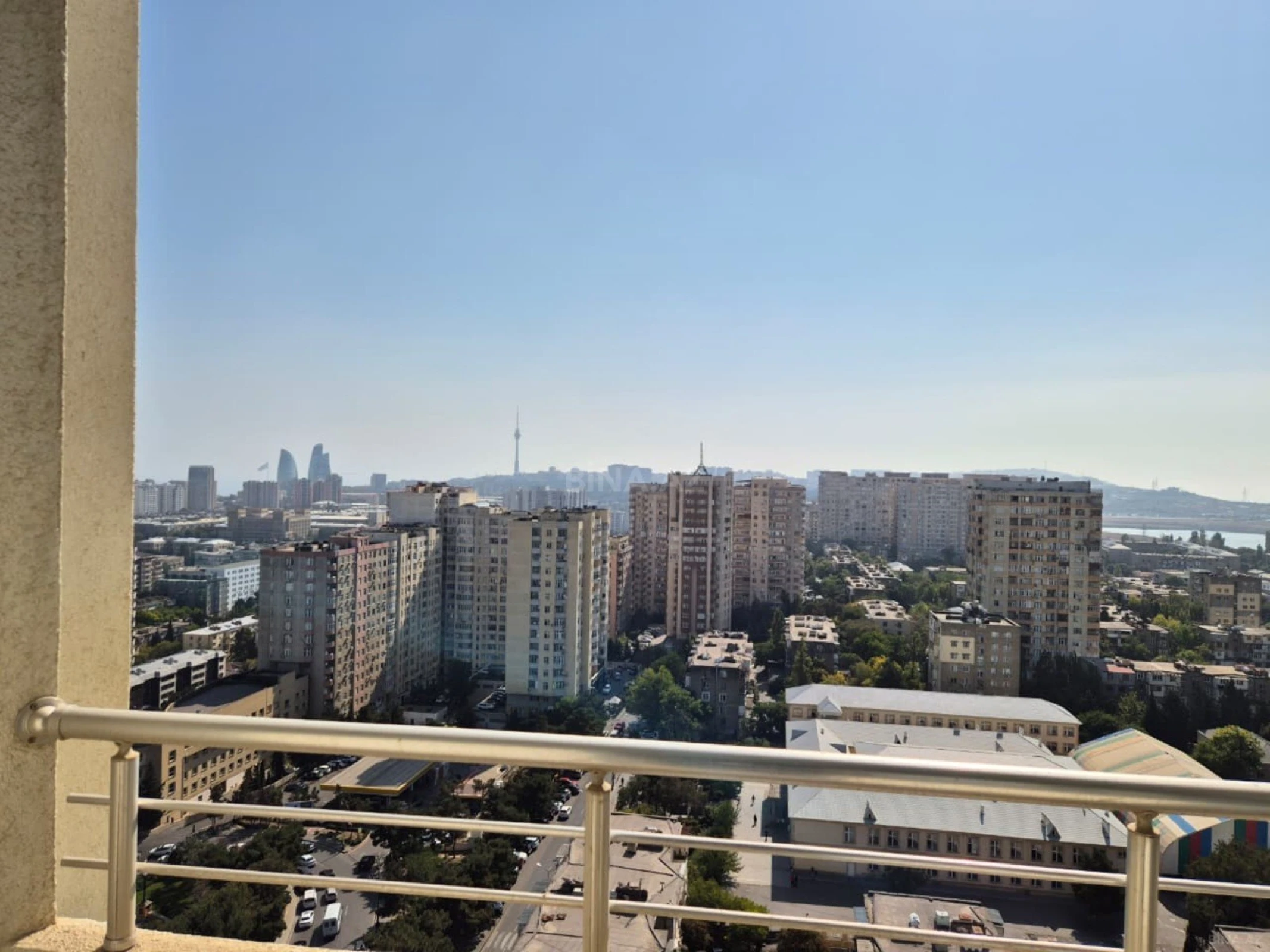 Satılır 4 otaqlı mənzil 200 m²