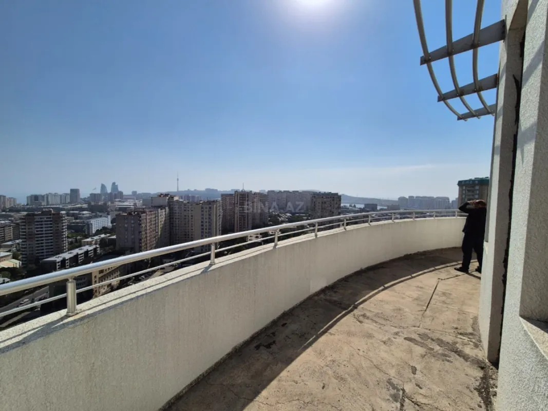 Satılır 4 otaqlı mənzil 200 m²