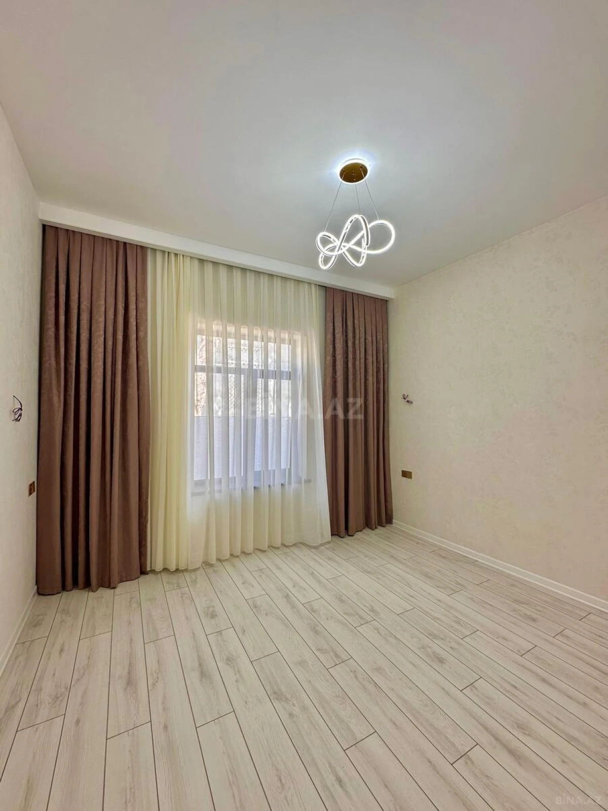 Satılır 4 otaqlı həyət evi 155 m²