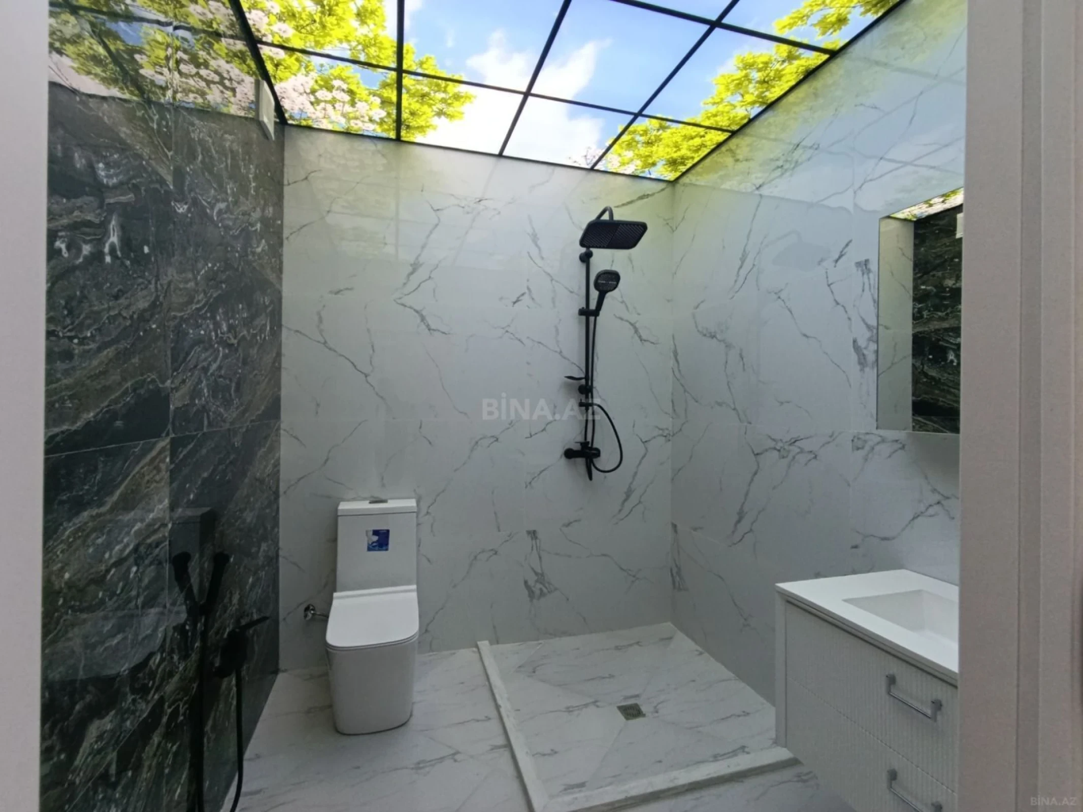 Satılır 4 otaqlı mənzil 153 m²