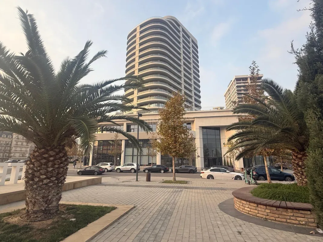Satılır 4 otaqlı mənzil 220 m²