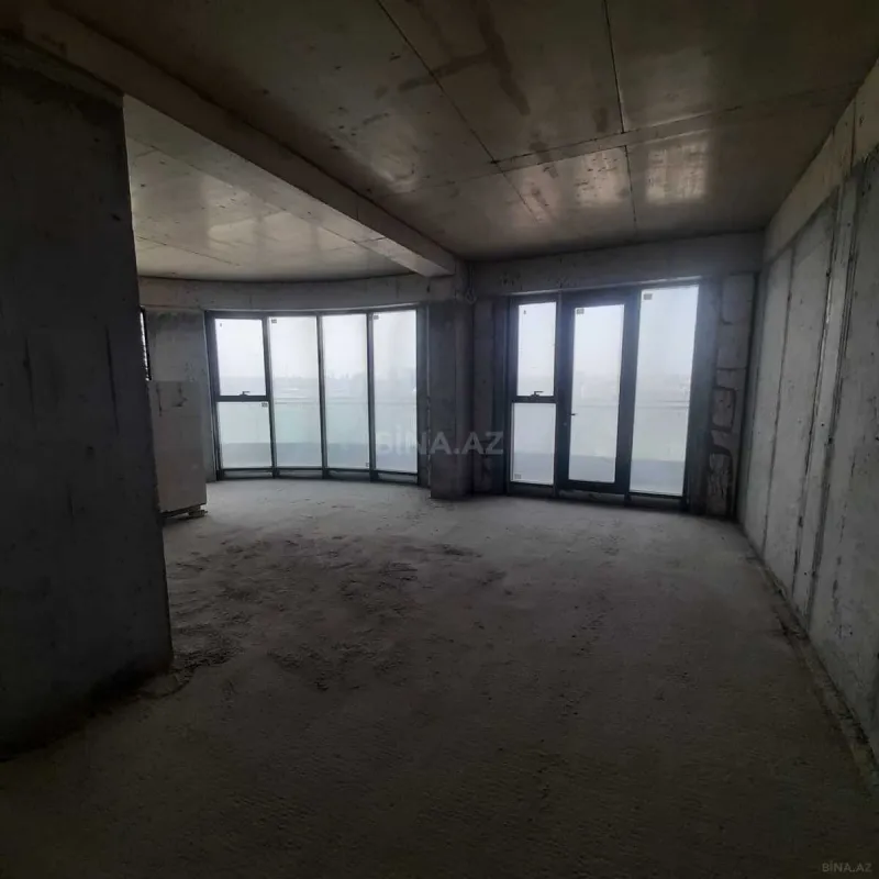 Satılır 4 otaqlı mənzil 220 m²