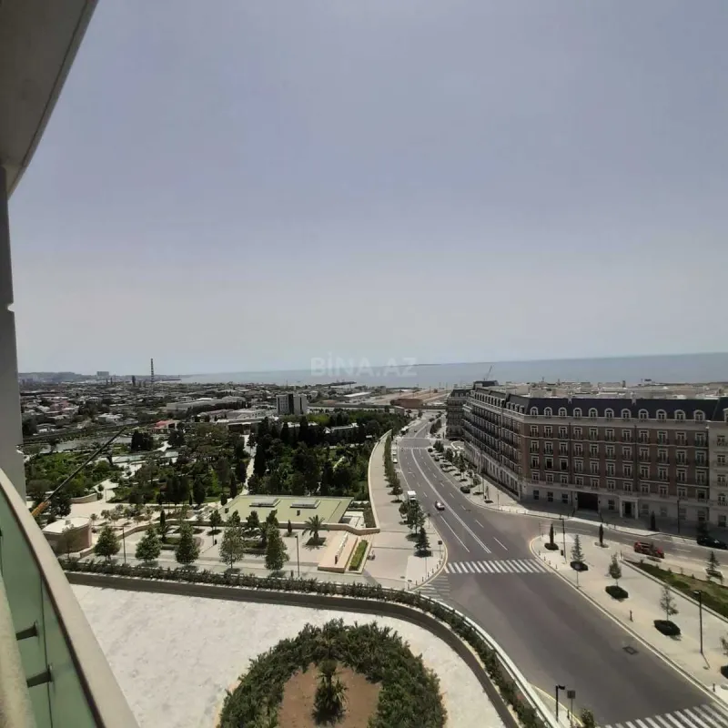 Satılır 4 otaqlı mənzil 220 m²