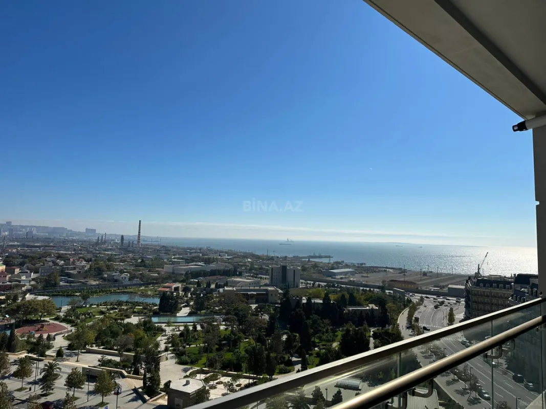 Satılır 4 otaqlı mənzil 220 m²