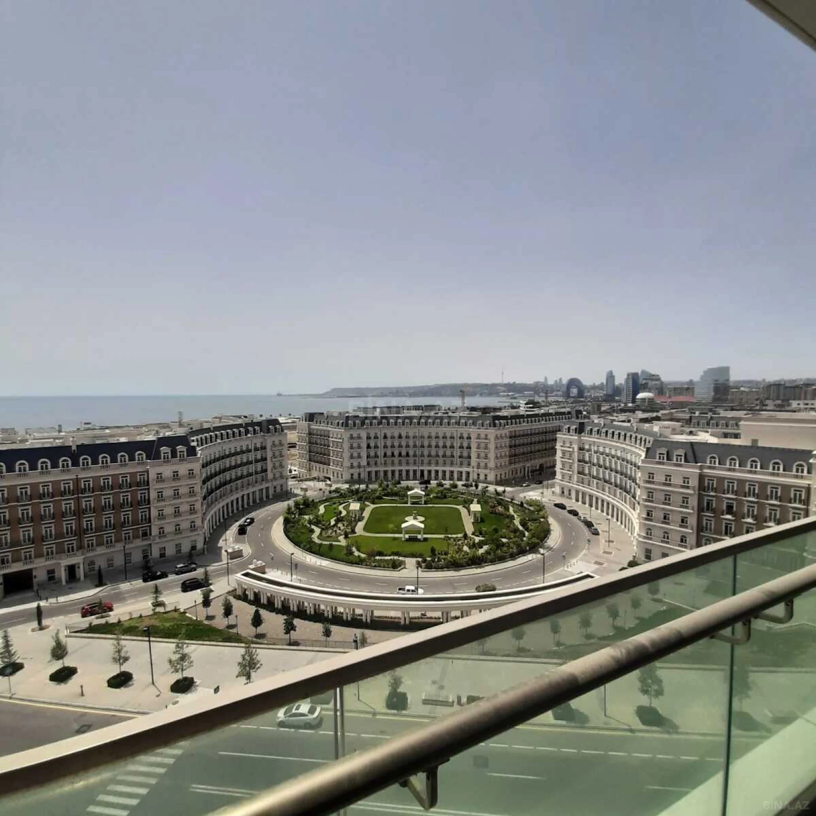 Satılır 4 otaqlı mənzil 220 m²