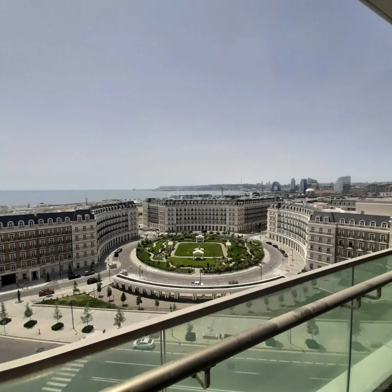 Satılır 4 otaqlı mənzil 220 m²