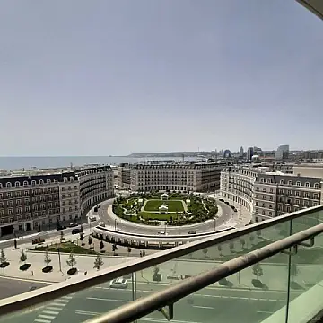 Satılır 4 otaqlı mənzil 220 m²