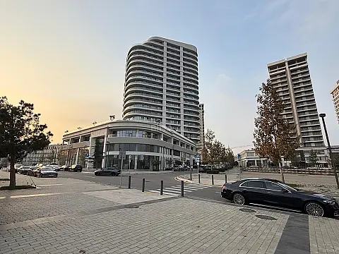 Satılır 4 otaqlı mənzil 220 m²