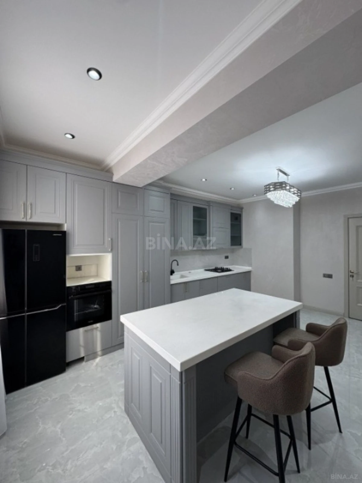 Satılır 3 otaqlı mənzil 140 m²