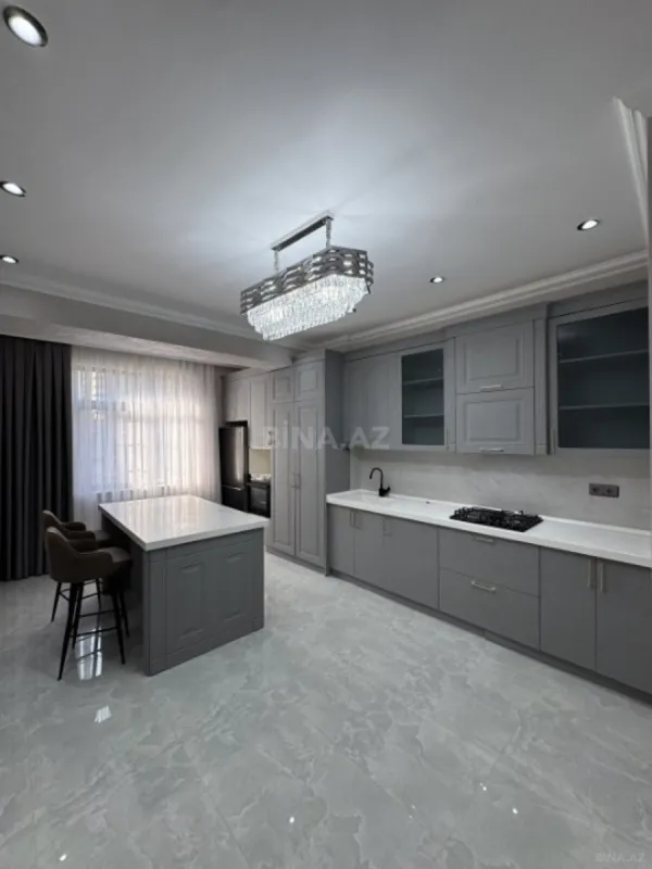Satılır 3 otaqlı mənzil 140 m²