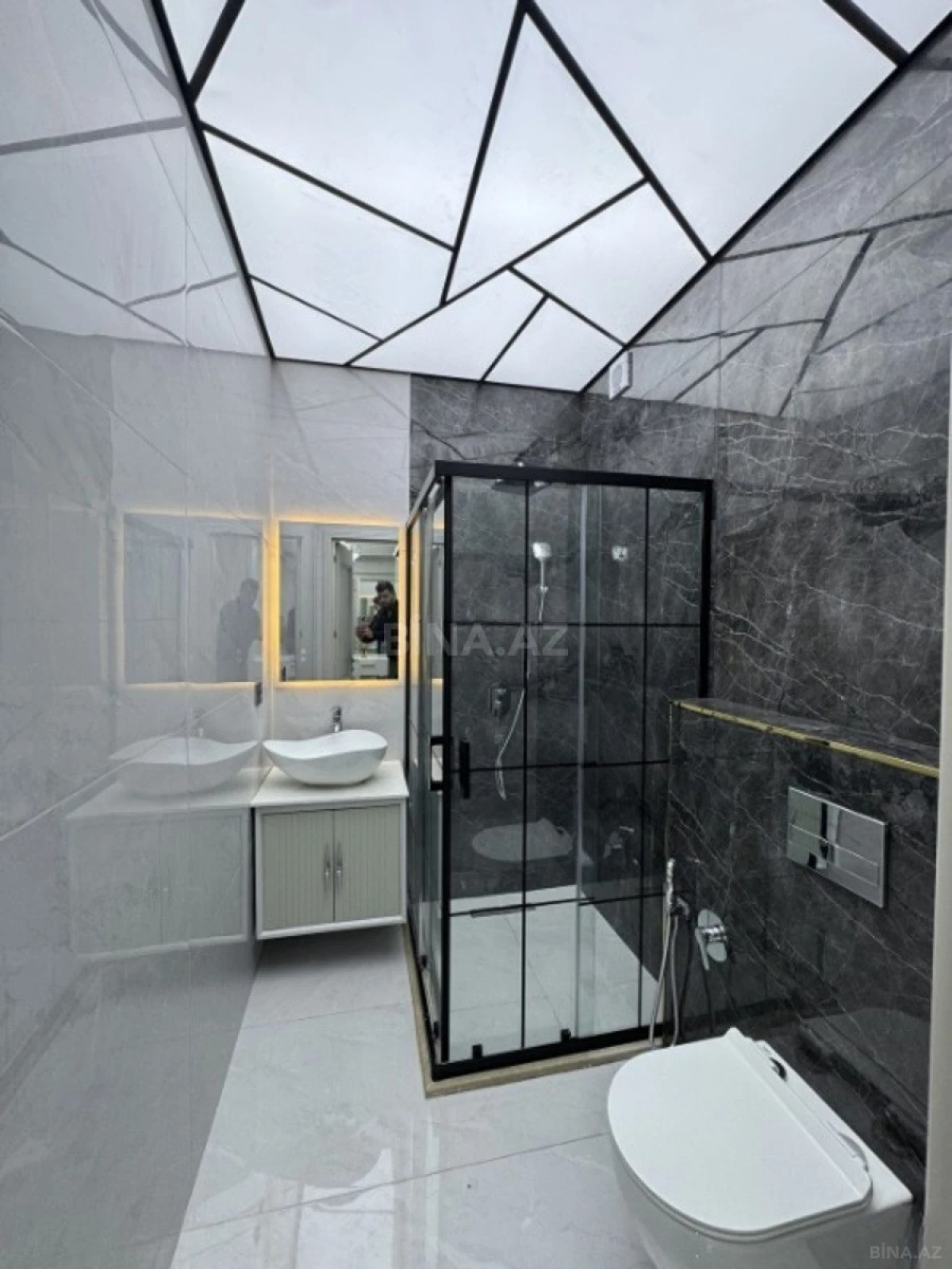 Satılır 3 otaqlı mənzil 140 m²