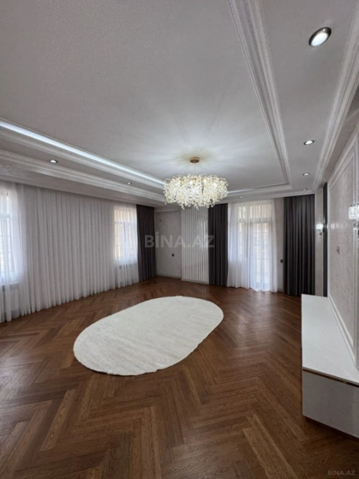 Satılır 3 otaqlı mənzil 140 m²