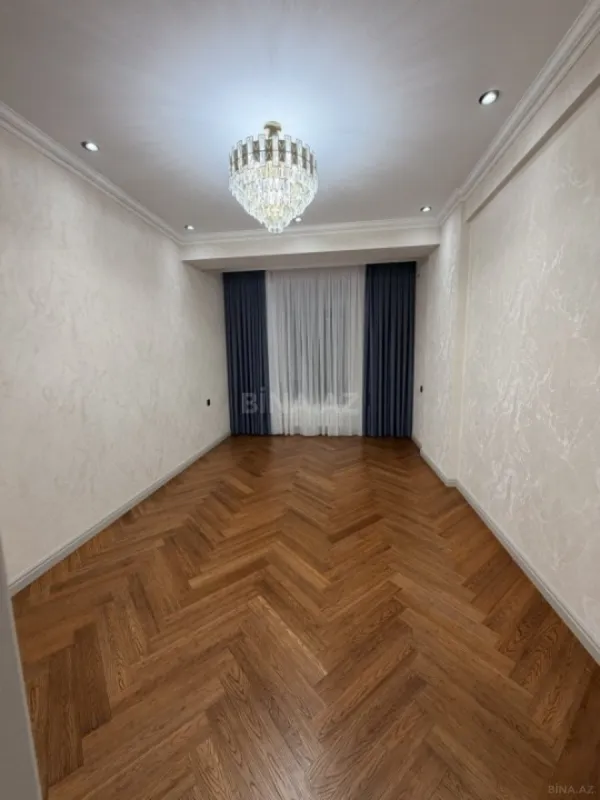 Satılır 3 otaqlı mənzil 140 m²