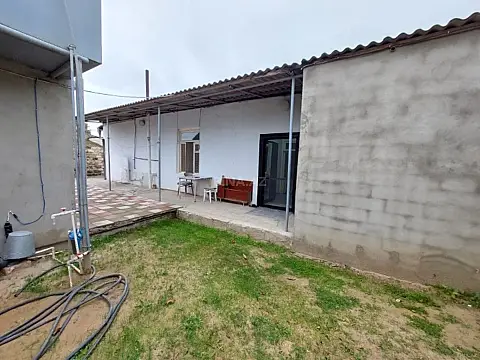 Satılır 5 otaqlı həyət evi 120 m²