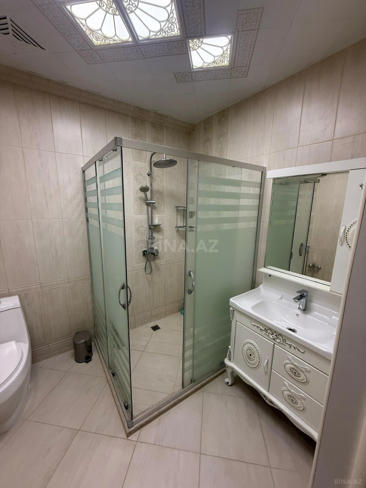 Satılır 3 otaqlı mənzil 137 m²
