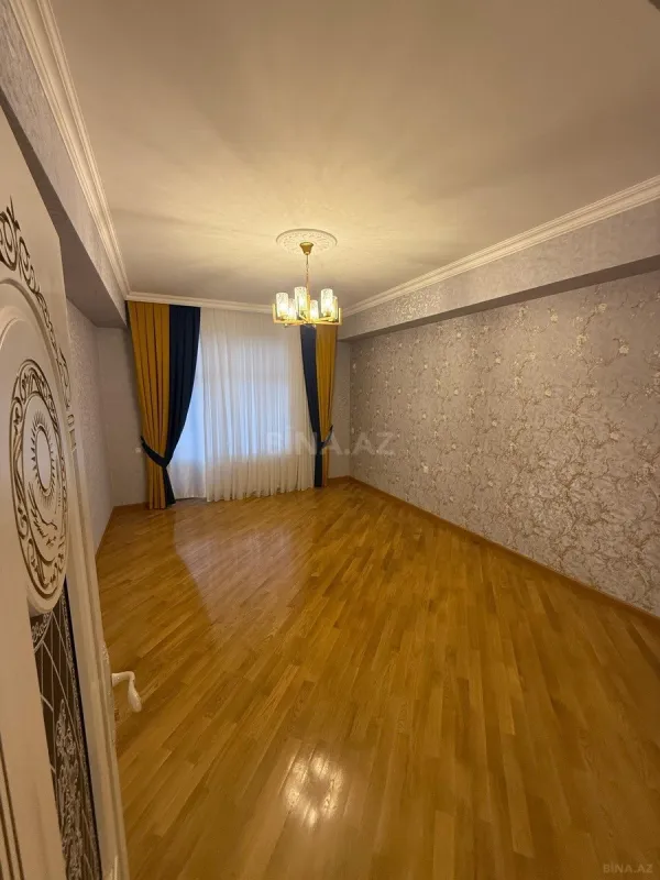 Satılır 3 otaqlı mənzil 137 m²