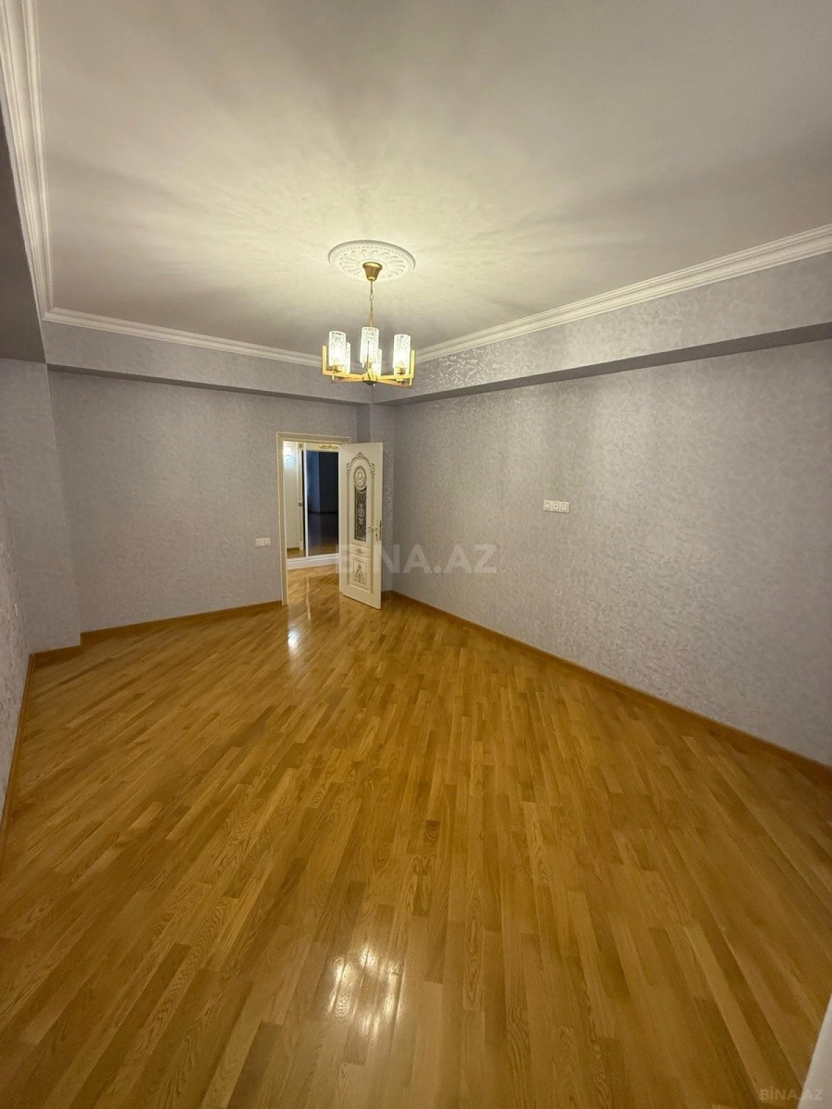 Satılır 3 otaqlı mənzil 137 m²