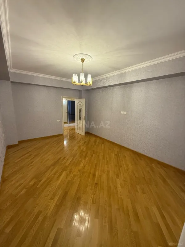 Satılır 3 otaqlı mənzil 137 m²
