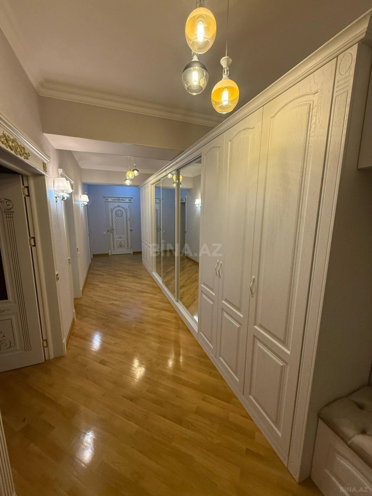 Satılır 3 otaqlı mənzil 137 m²
