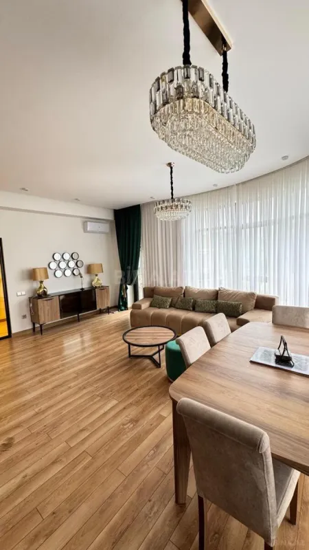 Kirayə verilir 2 otaqlı mənzil 90 m²
