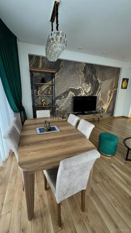 Kirayə verilir 2 otaqlı mənzil 90 m²