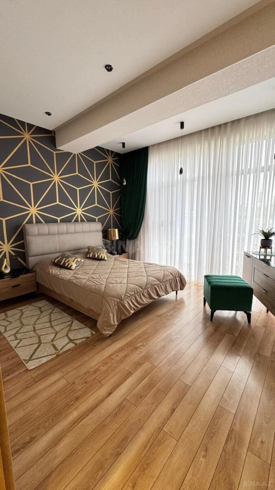 Kirayə verilir 2 otaqlı mənzil 90 m²