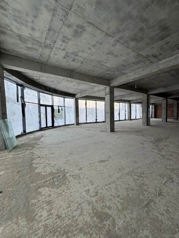 Kirayə verilir obyekt 1020 m²