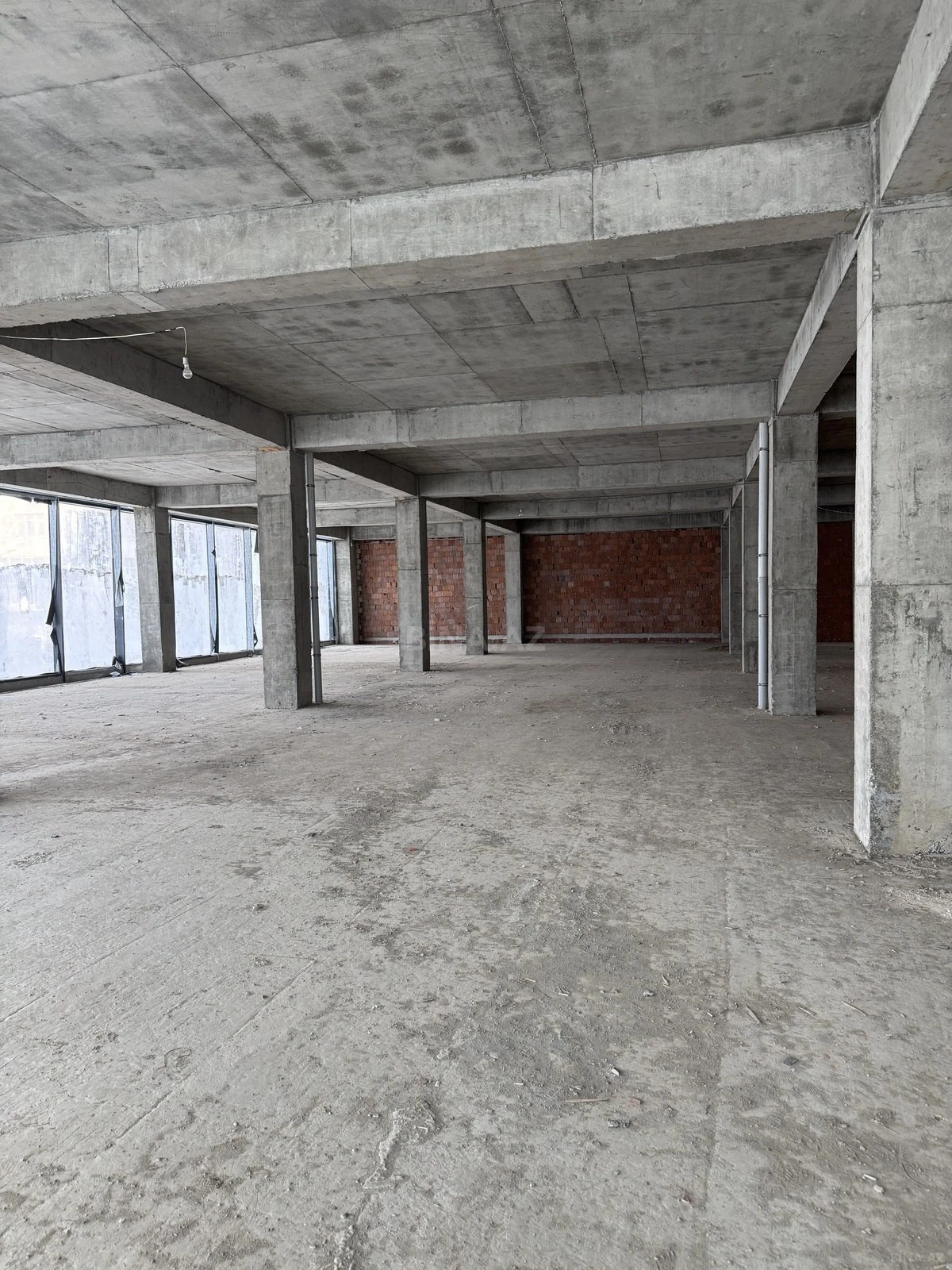 Kirayə verilir obyekt 1020 m²