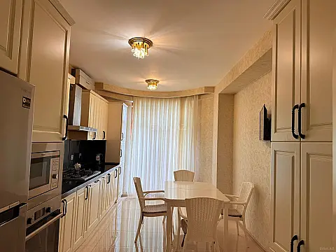 Satılır 3 otaqlı mənzil 157 m²