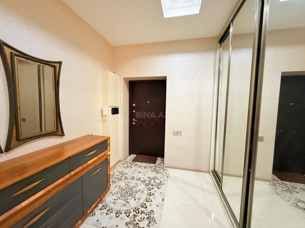 Satılır 3 otaqlı mənzil 157 m²