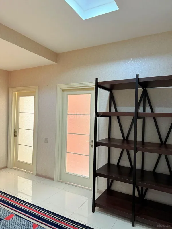 Satılır 3 otaqlı mənzil 157 m²