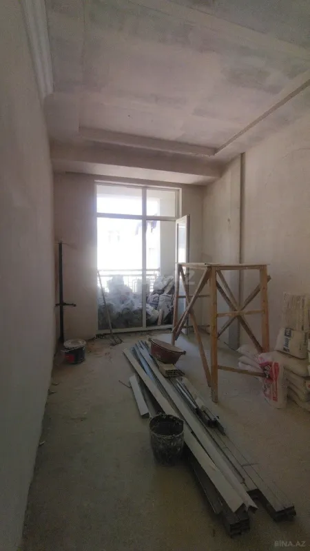 Satılır 5 otaqlı mənzil 272 m²