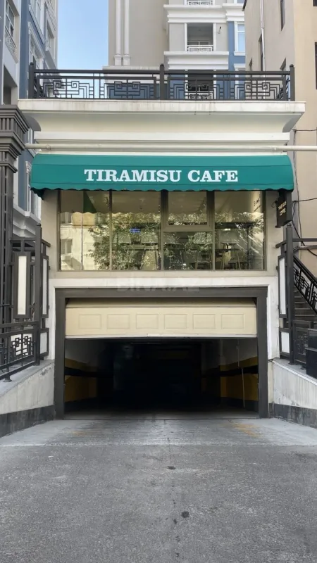 Satılır 5 otaqlı mənzil 272 m²