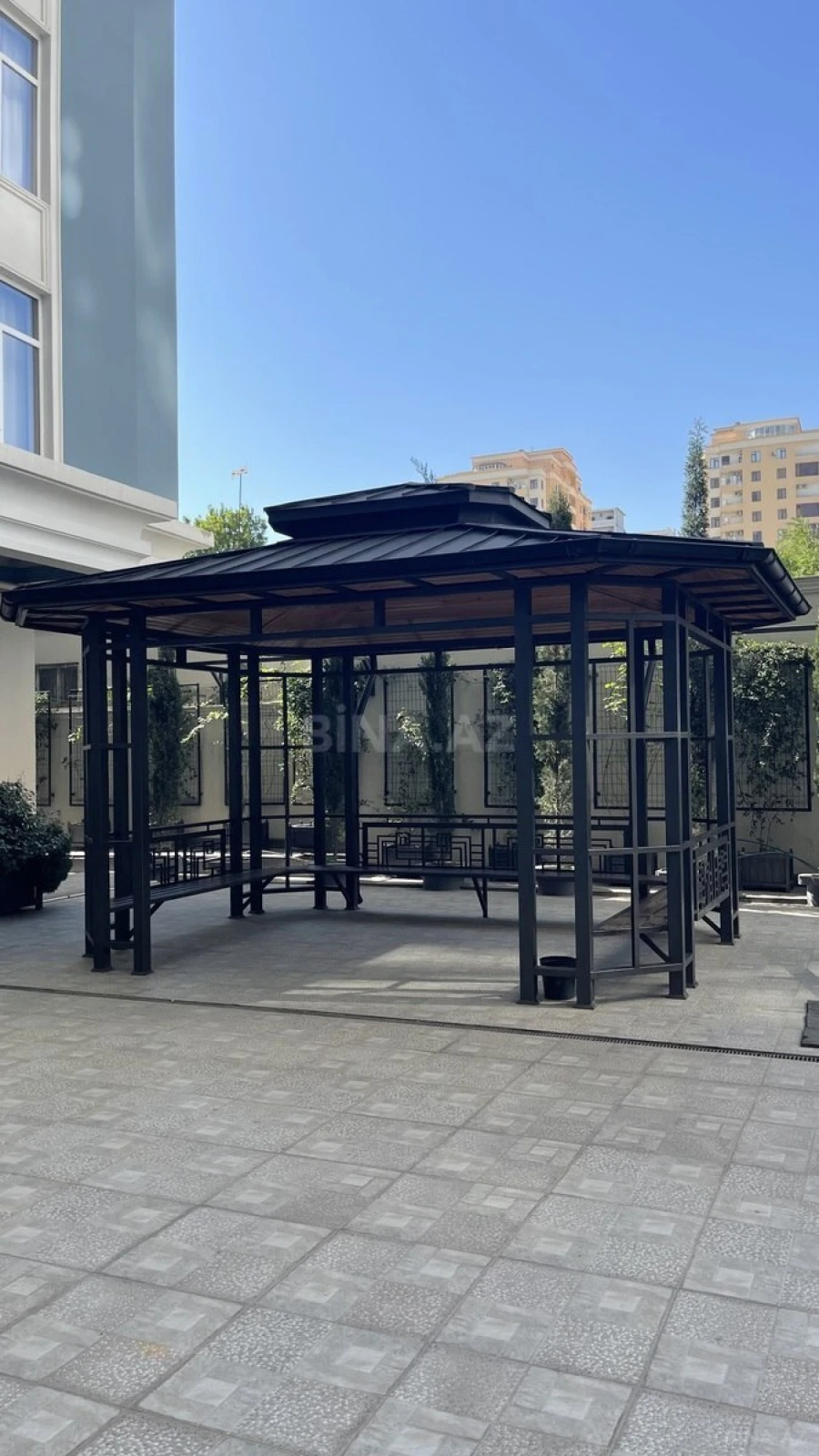 Satılır 5 otaqlı mənzil 272 m²