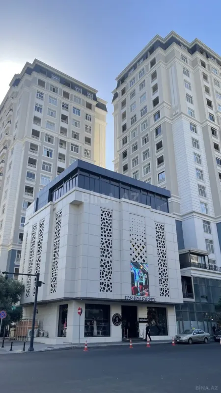 Satılır 5 otaqlı mənzil 272 m²