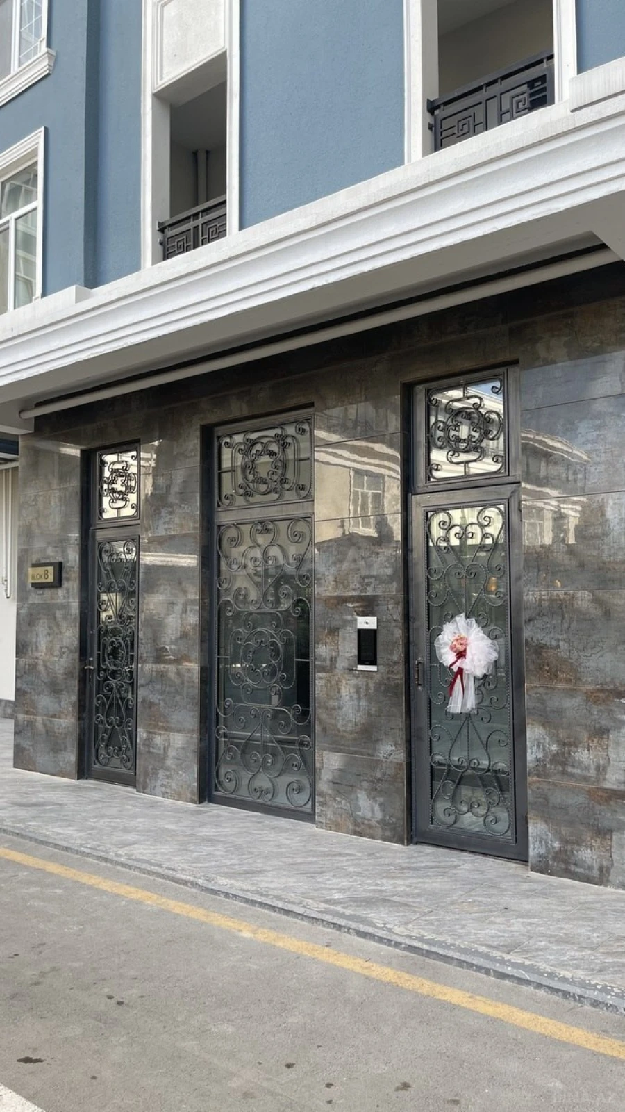 Satılır 5 otaqlı mənzil 272 m²