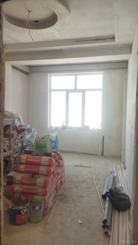 Satılır 5 otaqlı mənzil 272 m²