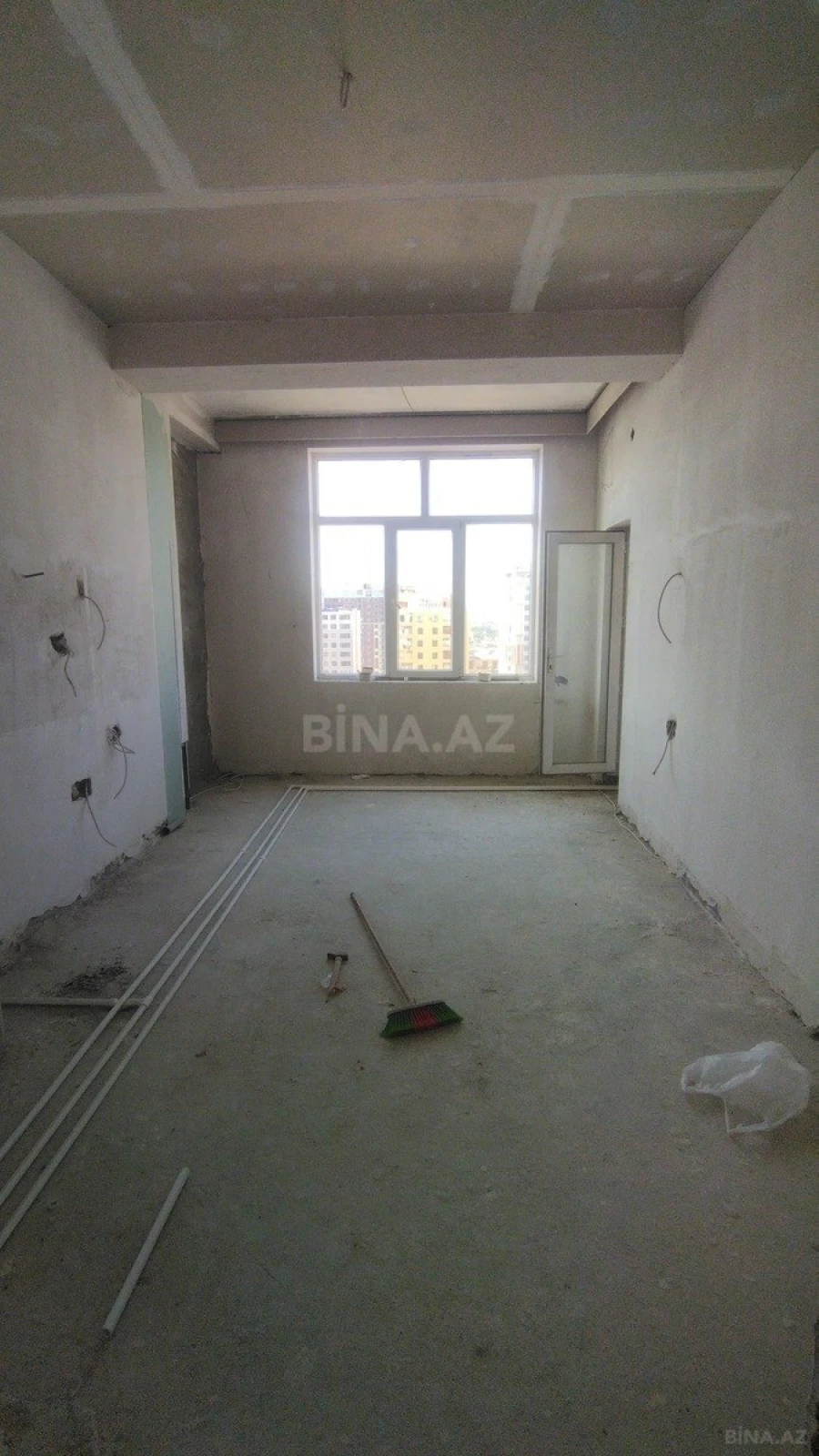 Satılır 5 otaqlı mənzil 272 m²