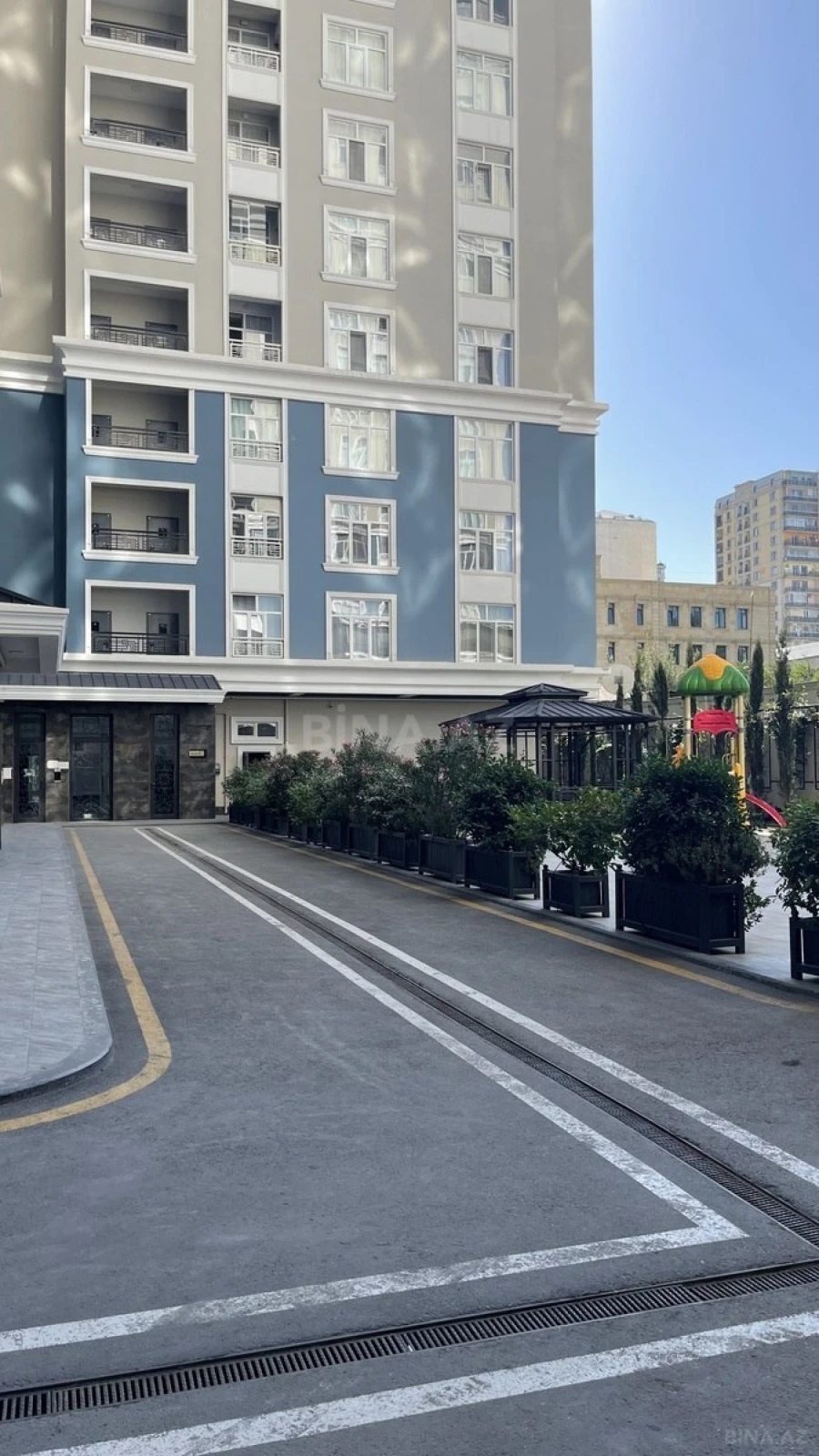 Satılır 5 otaqlı mənzil 272 m²
