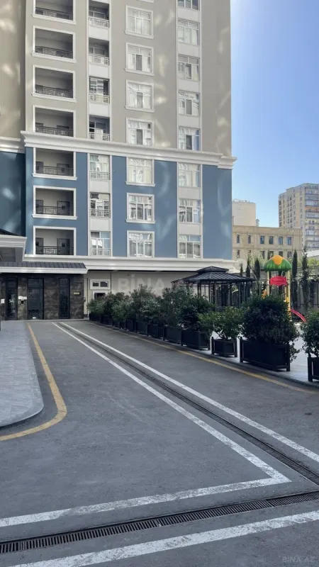 Satılır 5 otaqlı mənzil 272 m²