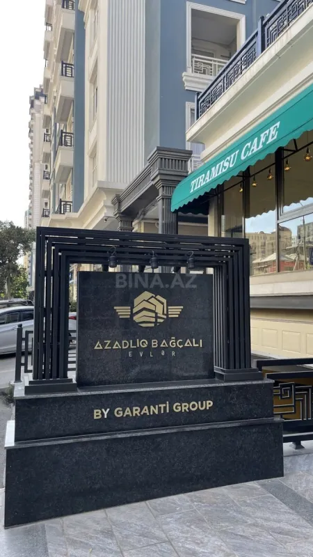 Satılır 5 otaqlı mənzil 272 m²