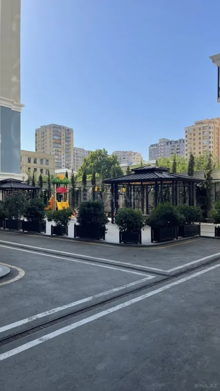 Satılır 5 otaqlı mənzil 272 m²