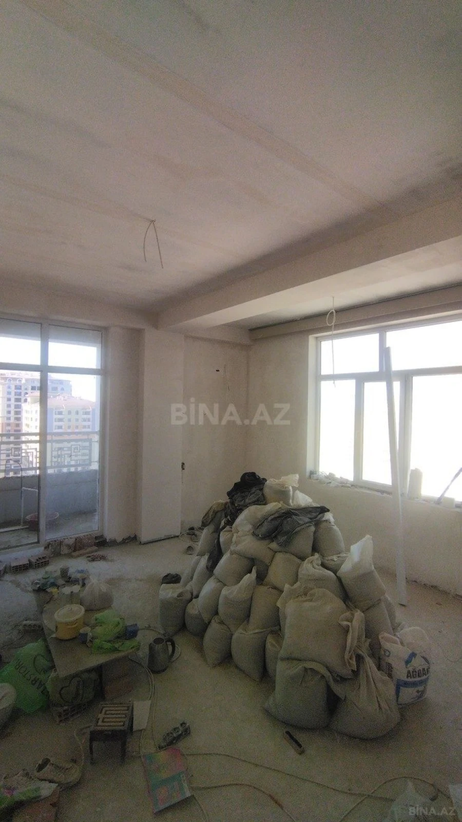 Satılır 5 otaqlı mənzil 272 m²