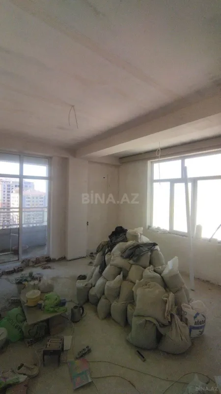 Satılır 5 otaqlı mənzil 272 m²