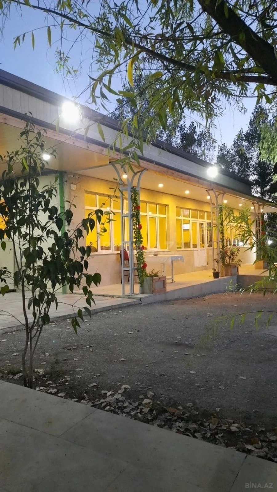 Satılır obyekt 600 m²