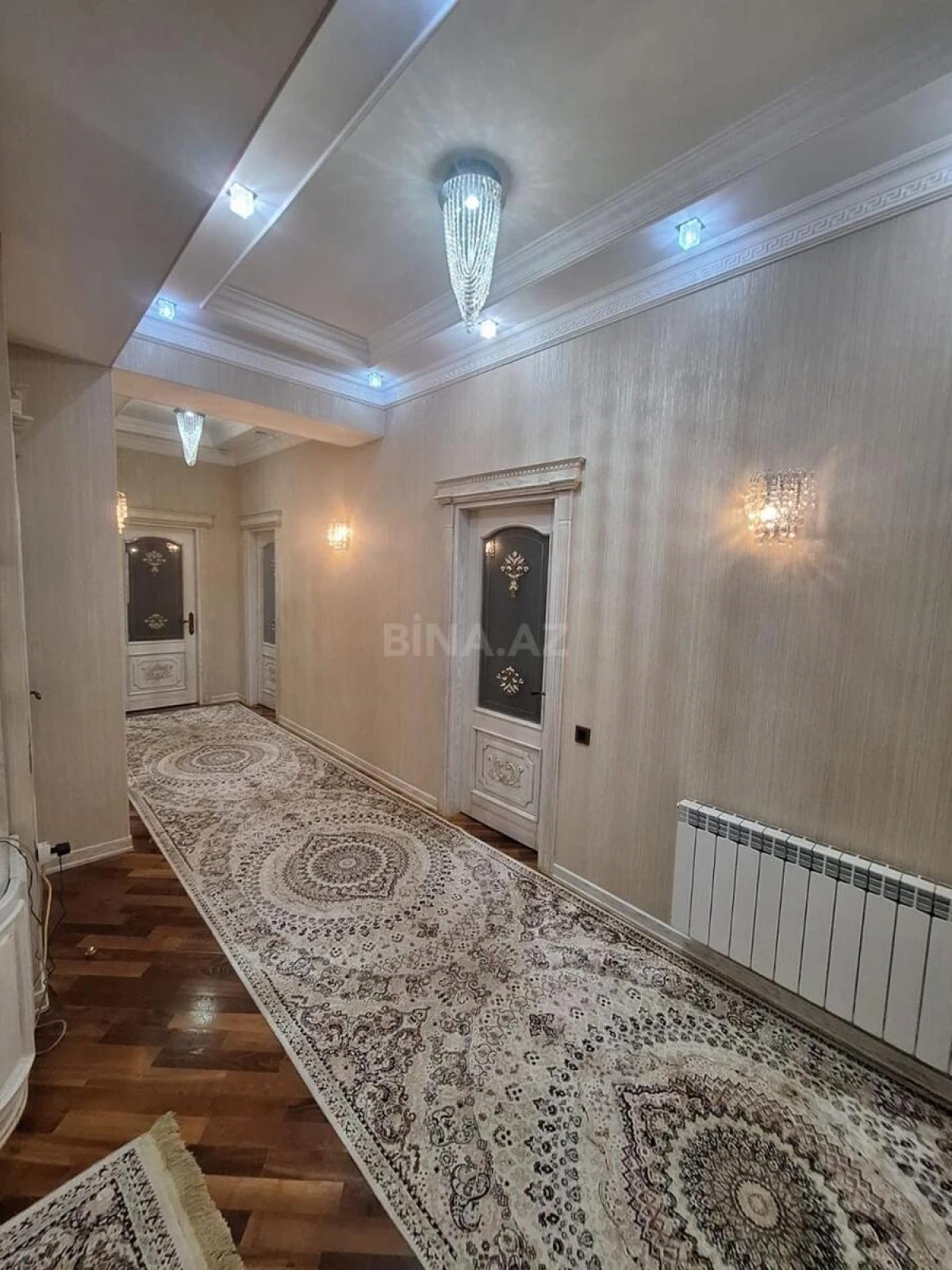 Satılır 4 otaqlı mənzil 220 m²
