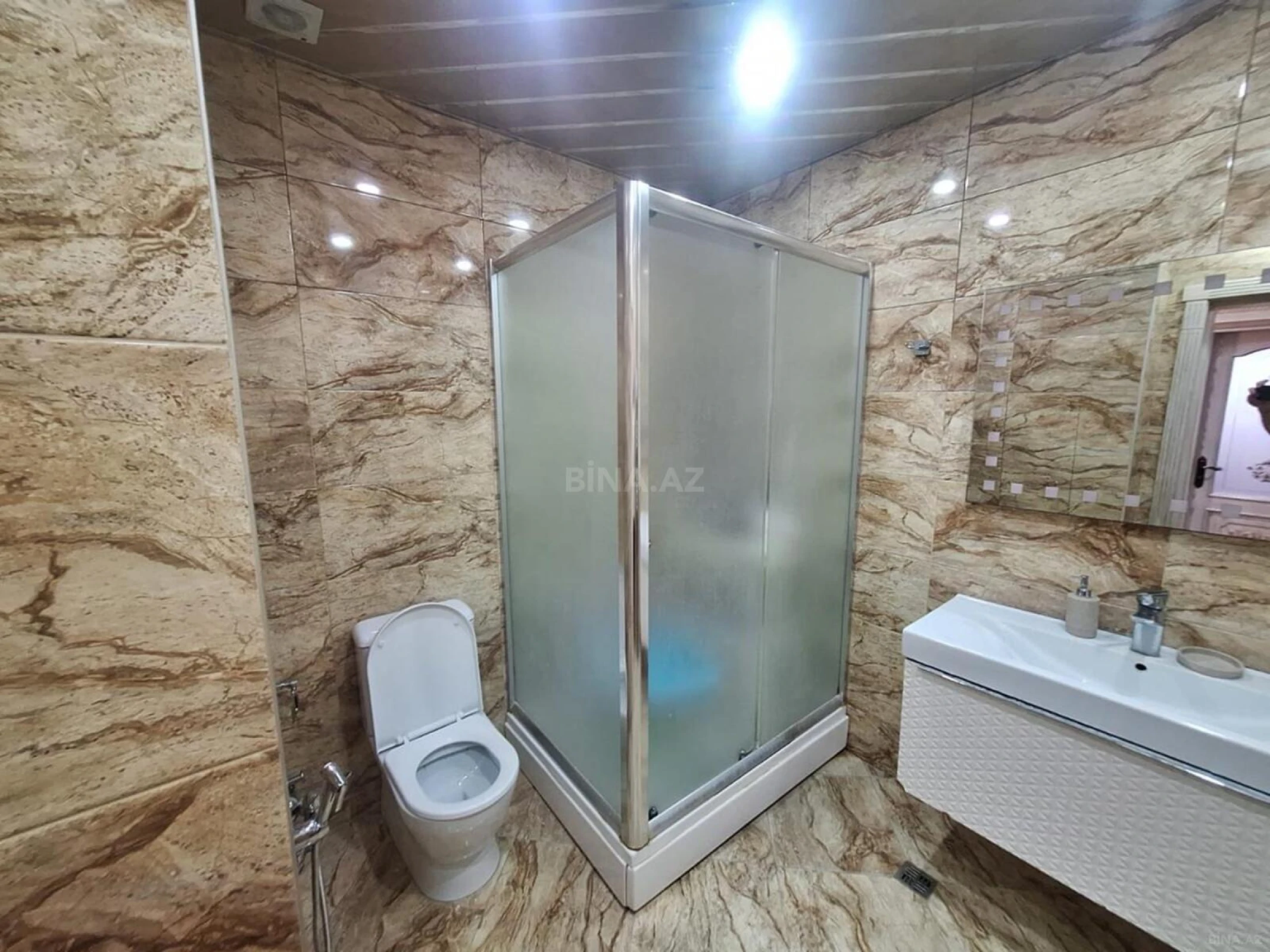 Satılır 4 otaqlı mənzil 220 m²