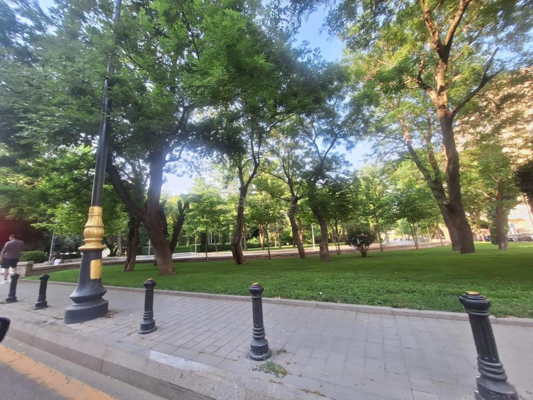 Satılır 4 otaqlı mənzil 220 m²